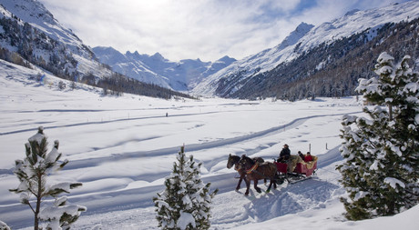With a carriage through Engadin to the Hotel Castell