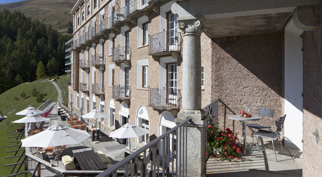 Die Balkone des Hotel Castell in Zuoz