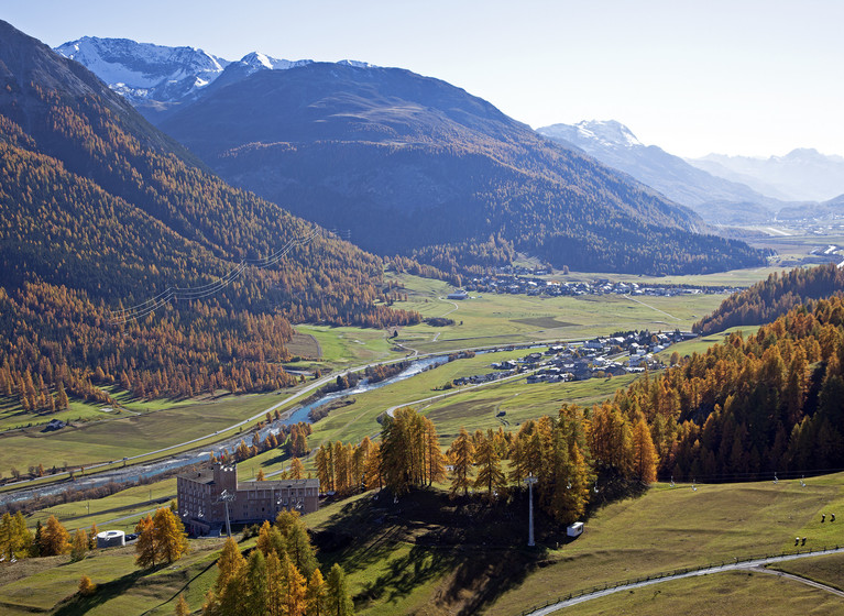 Ausblick vom Hotel Castell in die Berglandschaft von St. Moritz