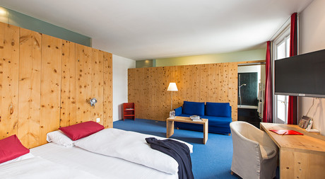 Doppelbettzimmer von Ruch Architektur im Hotel Castell in St. Moritz