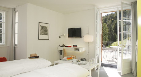 Helles Zimmer von UN-Studio mit Terrasse im Hotel Castell